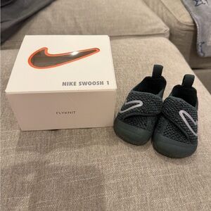 Nike Swoosh 1 Flyknit Barefoot Sneakers